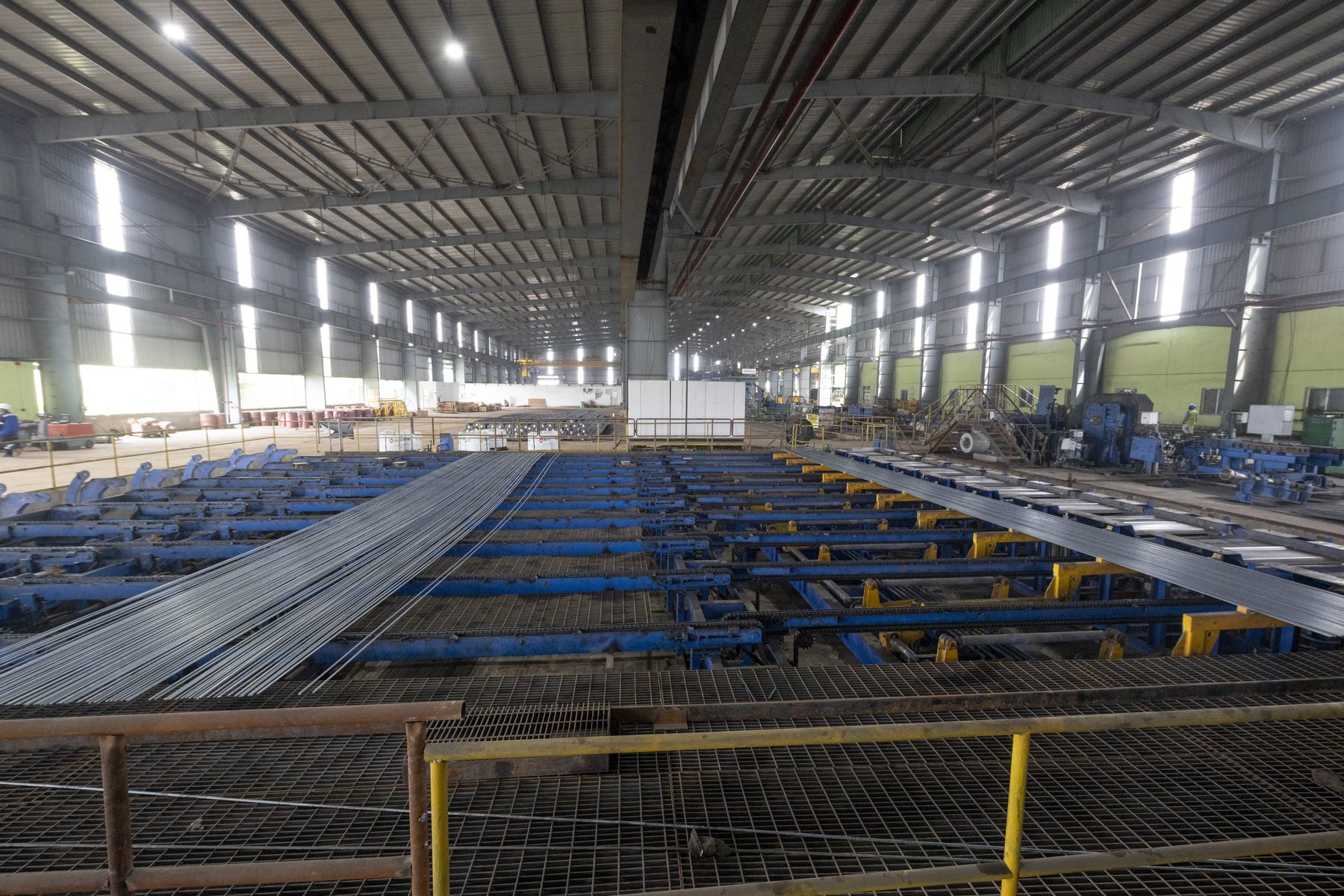A long cooling bed inside the mill shed